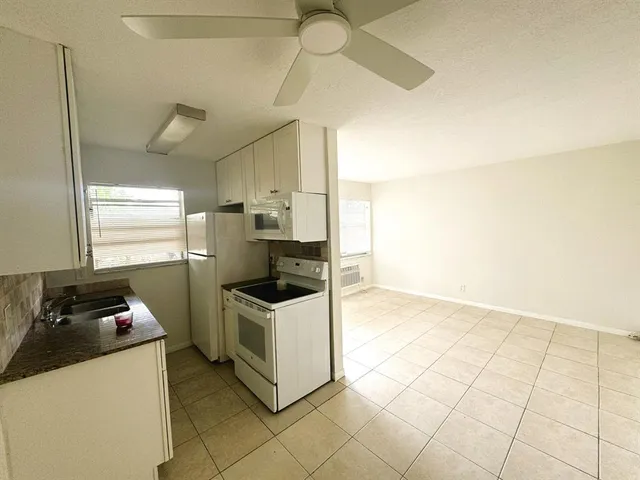 $1,500 | 801 South Federal Highway, Unit 103, Lake Worth Beach, FL 33460