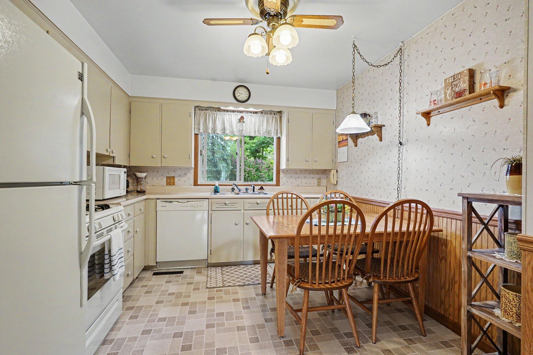 234 Randall Road Muskegon, MI 49441 - Photo 4 of 16 007_file_8964