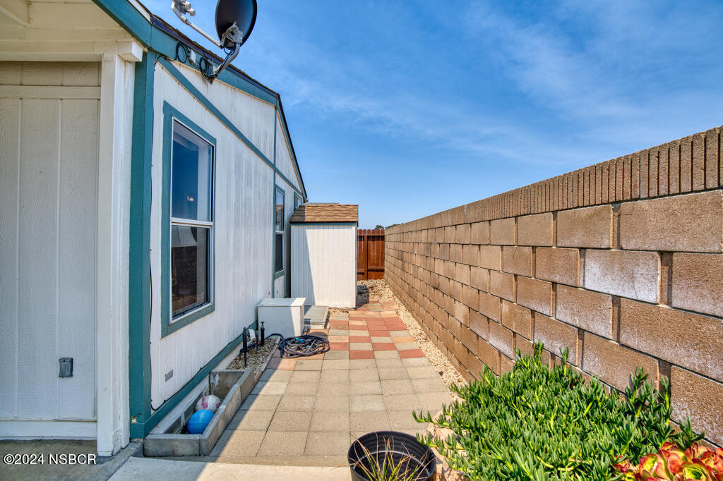 919 Vista Del Rio Santa Maria, CA 93458 - Photo 16 of 29 a view of a balcony