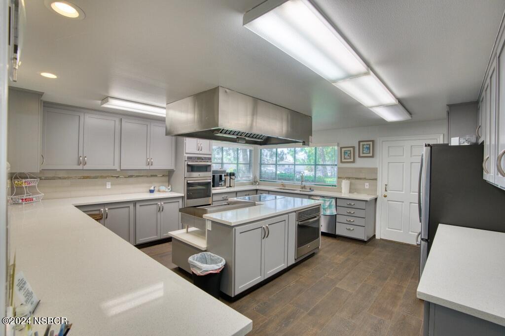 919 Vista Del Rio Santa Maria, CA 93458 - Photo 26 of 29 a kitchen with appliances a sink and cabinets