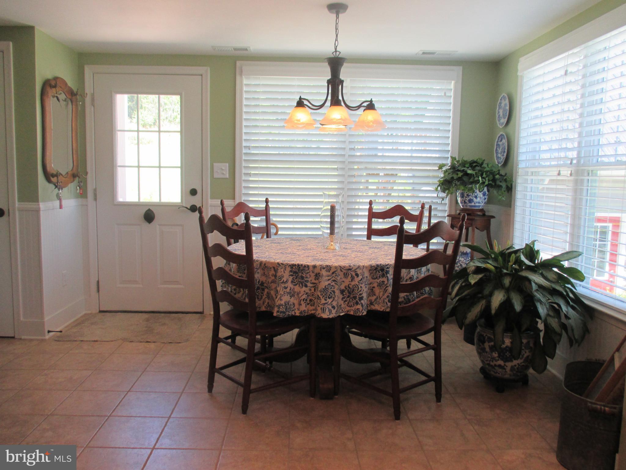 748 Green Spring Road Winchester, VA 22603 - Photo 7 of 28 Eat in Kitchen space