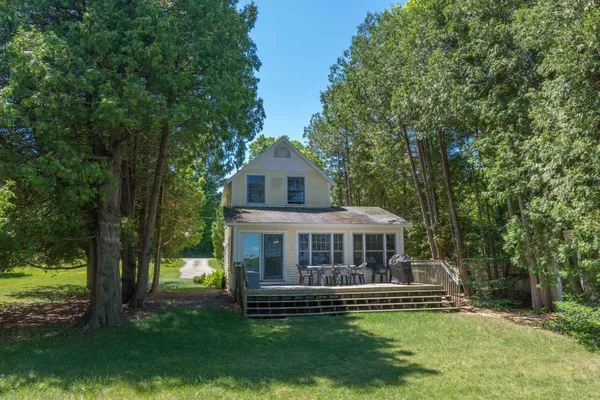 $859,000 | 530 East Harbor Highway, Maple City, MI 49664