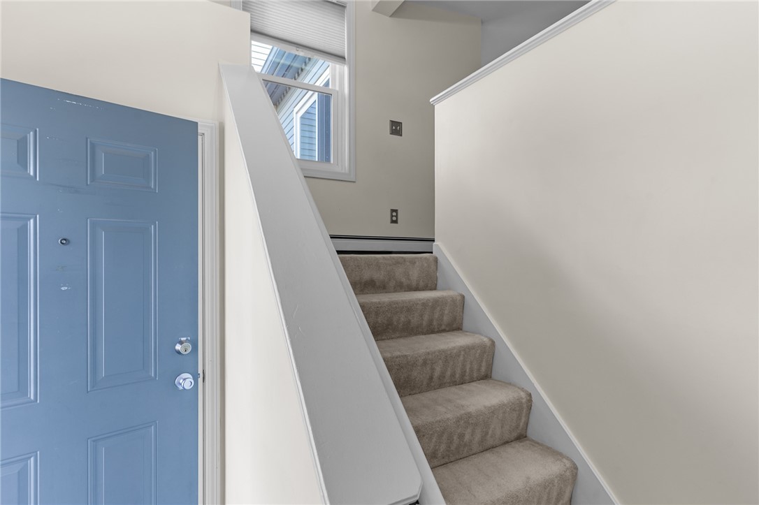 1 Willow Glen Circle, Unit 82 Warwick, RI 02889 - Photo 3 of 20