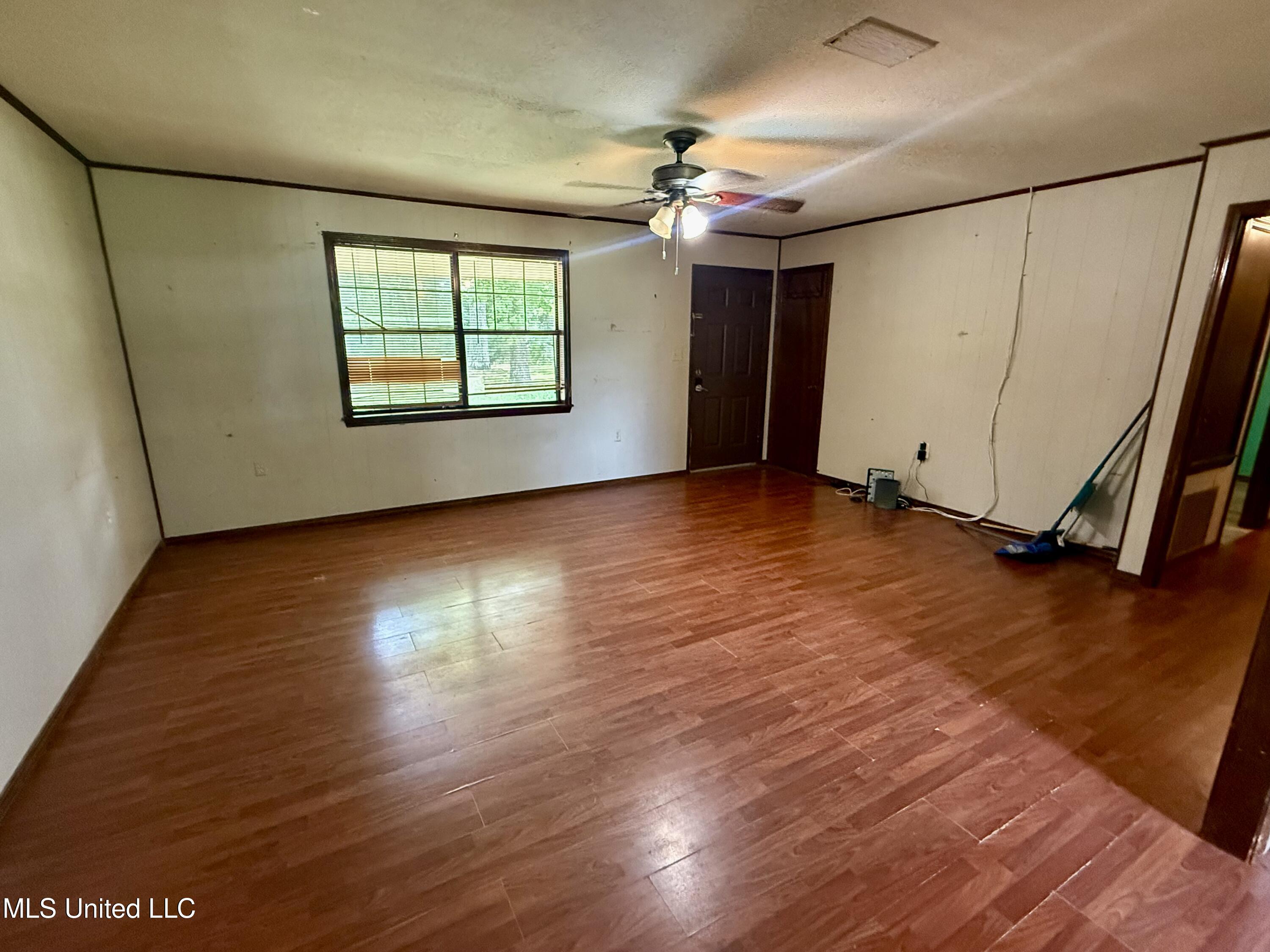 948 Horseshoe Road Mount Olive, MS 39119 - Photo 5 of 31 IMG_0086