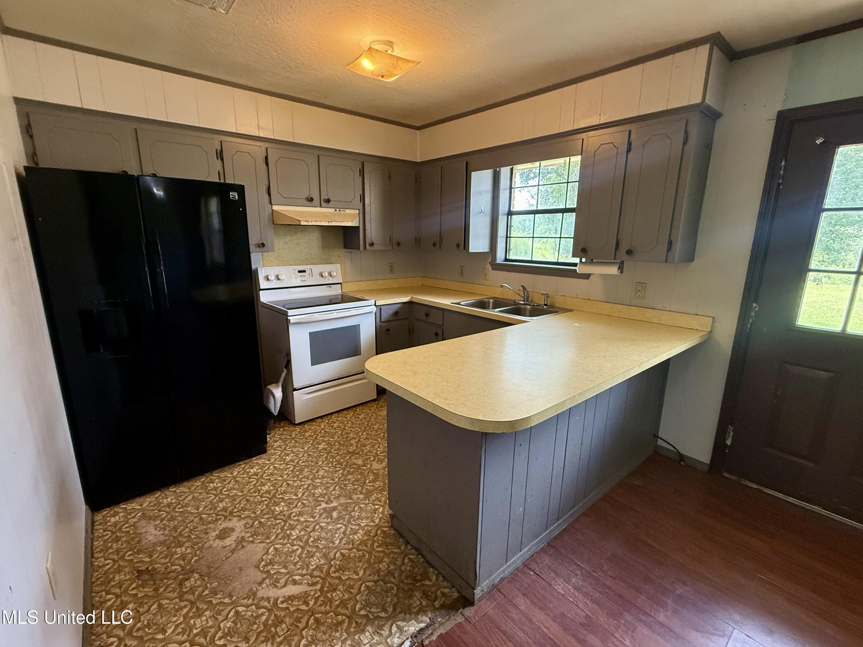 948 Horseshoe Road Mount Olive, MS 39119 - Photo 7 of 31 IMG_0088