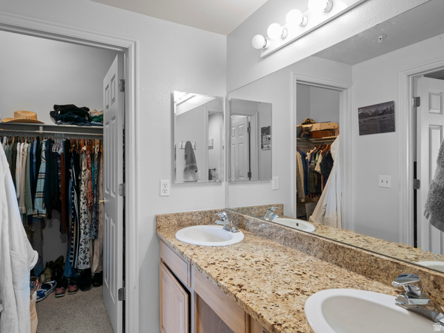 900 Bitner Road, Unit D 34 Park City, UT 84098 - Photo 22 of 25 Full bath with a walk in closet and double vanity