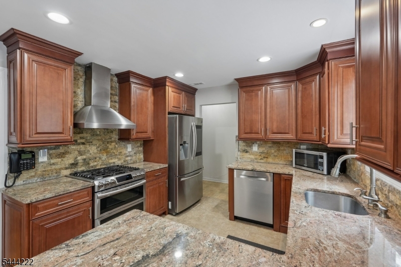 45 Fells Road Verona, NJ 07044 - Photo 8 of 43