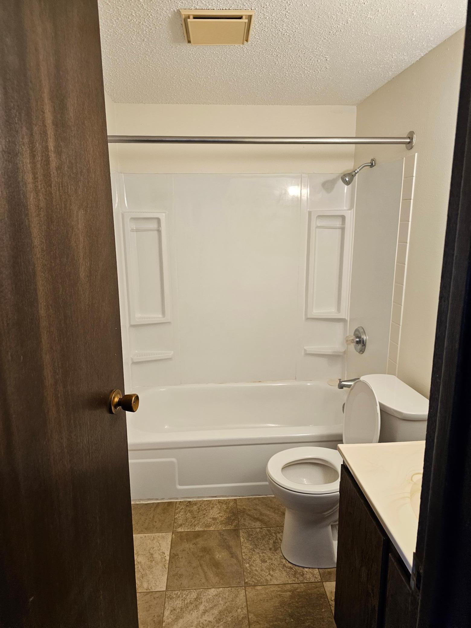 812 Hills Avenue, Unit N104 Jackson, MN 56143 - Photo 7 of 8