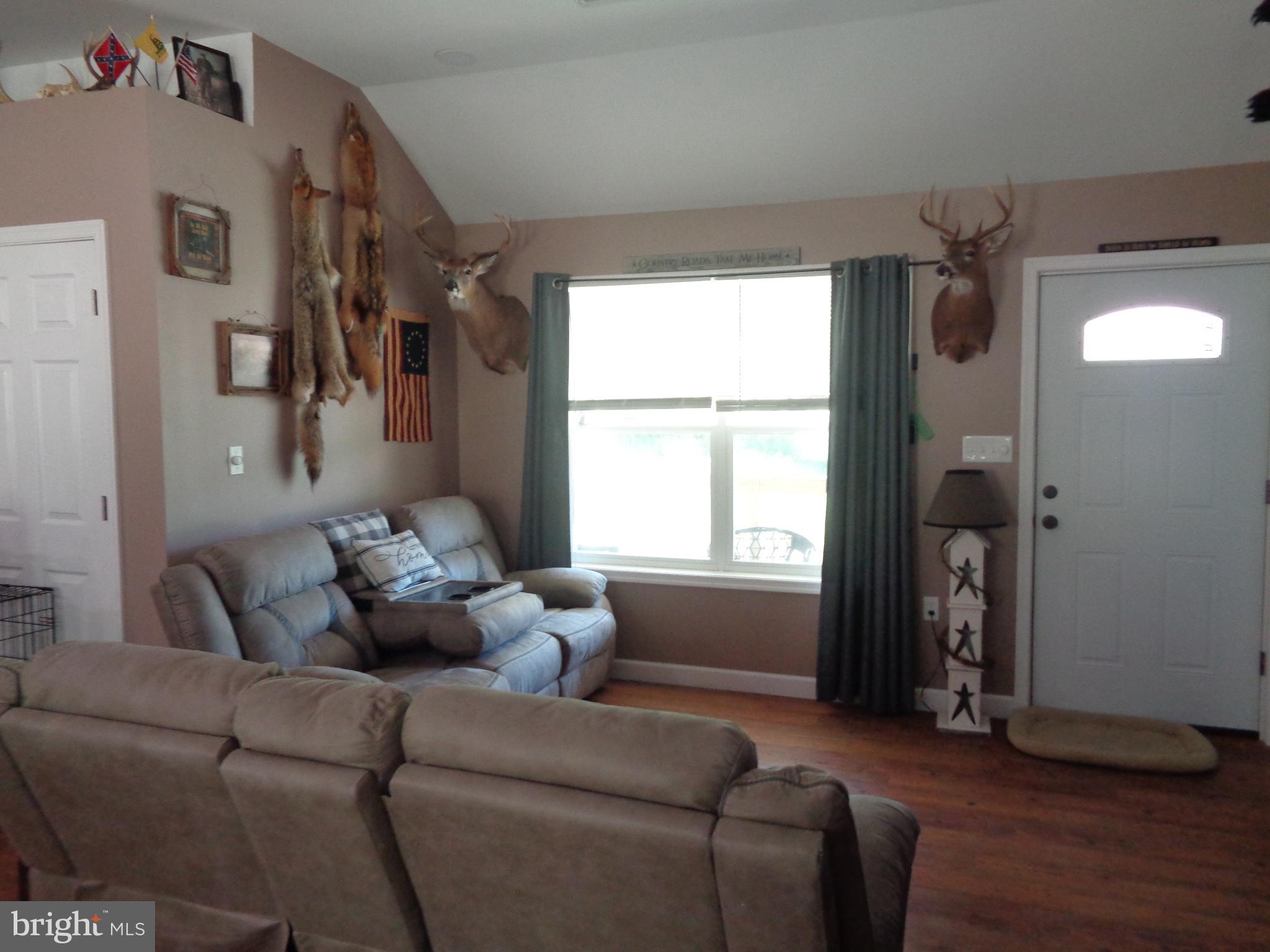 233 Bell Road Harpers Ferry, WV 25425 - Photo 7 of 26 LIVING ROOM