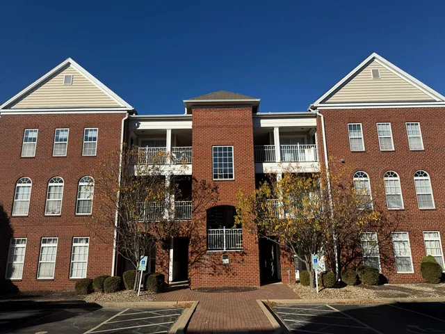 $199,900 | 1905 North Lincoln Avenue, Unit 319, Urbana, IL 61801