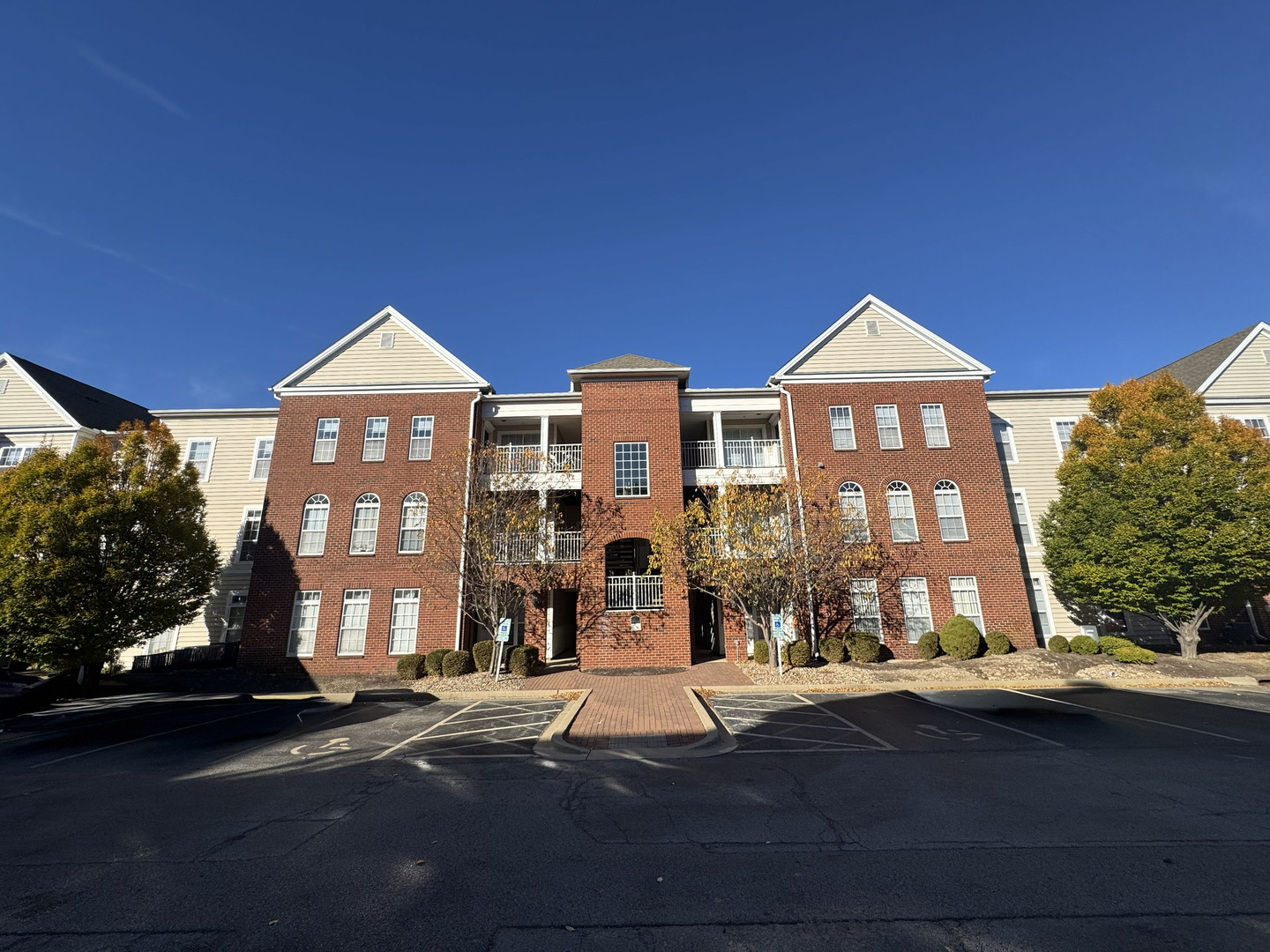 1905 North Lincoln Avenue, Unit 319 Urbana, IL 61801 - Photo 10 of 10 a front view of a building
