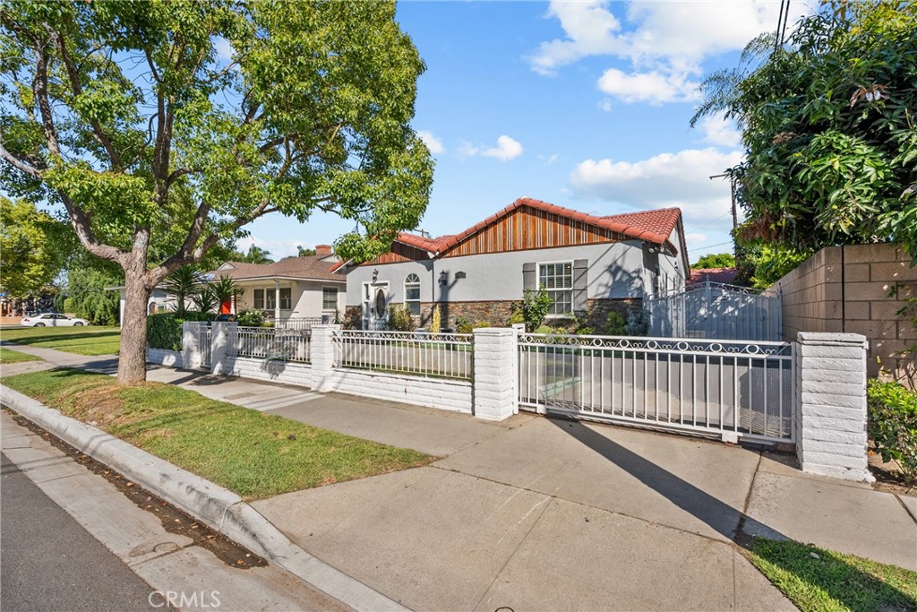 11648 Rives Avenue Downey, CA 90241 - Photo 1 of 58