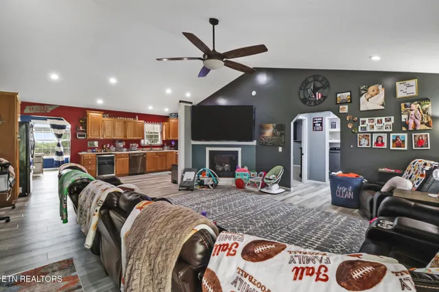 $389,900 | 559 Old Highway, Crossville, TN 38555