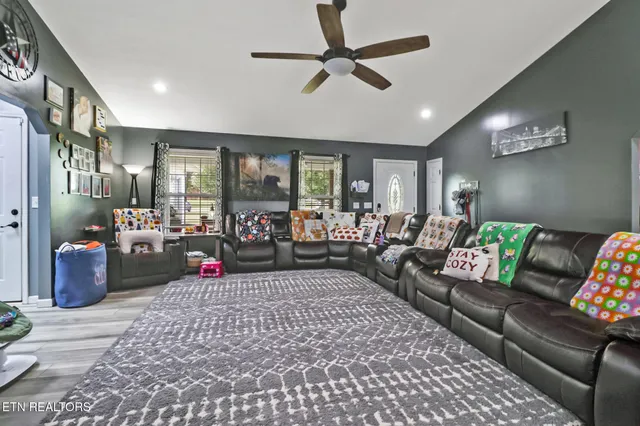 $389,900 | 559 Old Highway, Crossville, TN 38555