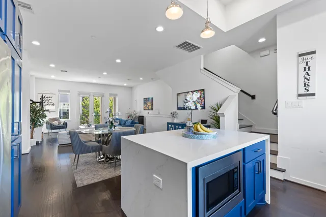 $3,295 | 1925 Shearn Street, Houston, TX 77007