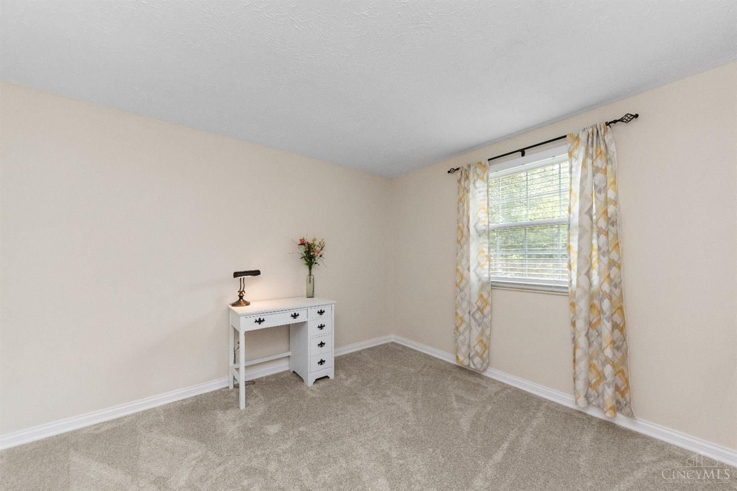 619 Regent Road Cincinnati, OH 45245 - Photo 13 of 22 Gallery Image 13
