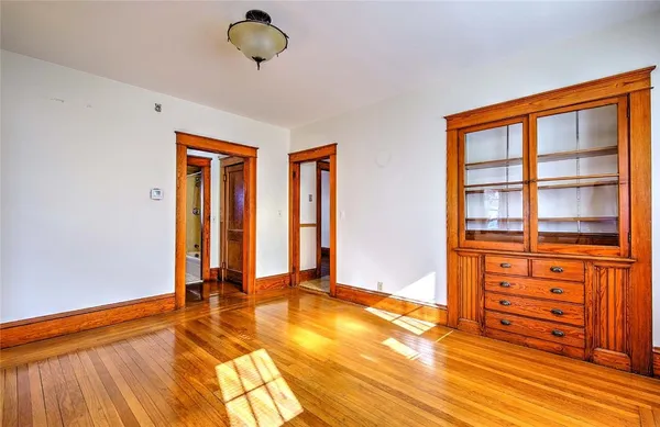 $2,000 | 910 Hope Street, Unit 1, Bristol, RI 02809