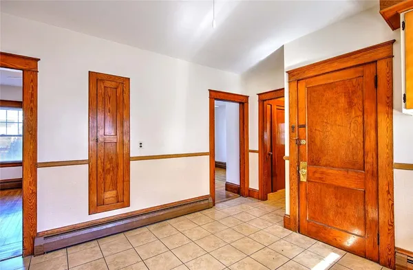 $2,000 | 910 Hope Street, Unit 1, Bristol, RI 02809