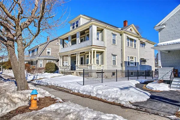 $2,000 | 910 Hope Street, Unit 1, Bristol, RI 02809