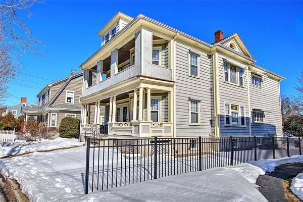 $2,000 | 910 Hope Street, Unit 1, Bristol, RI 02809