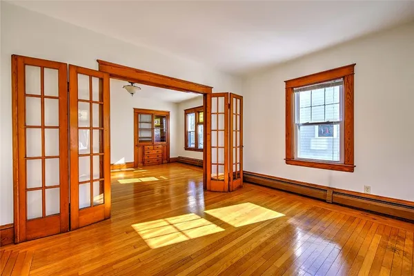 $2,000 | 910 Hope Street, Unit 1, Bristol, RI 02809