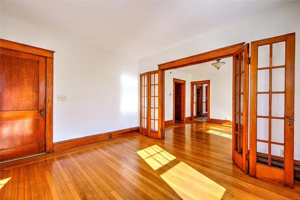 $2,000 | 910 Hope Street, Unit 1, Bristol, RI 02809