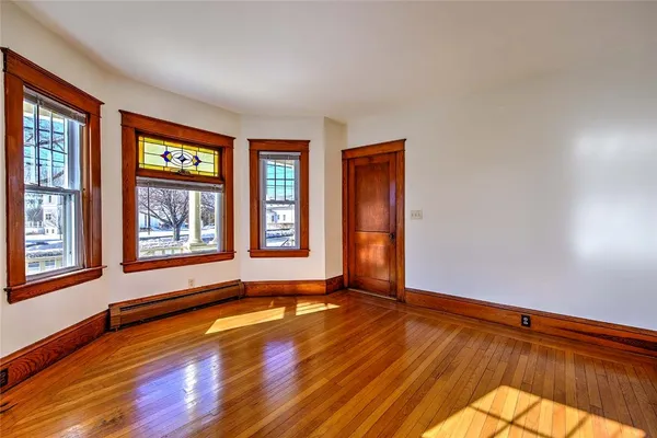 $2,000 | 910 Hope Street, Unit 1, Bristol, RI 02809