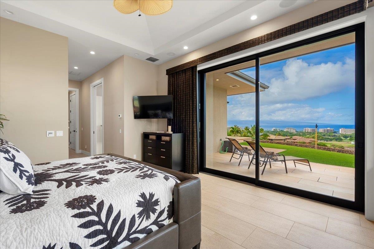 44 Anapuni Loop, Unit 3 Lahaina, HI 96761 - Photo 25 of 49 a bedroom with a bed and a large window