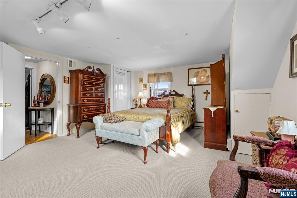 22 Cliff Hill Road Clifton, NJ 07013 - Photo 16 of 40