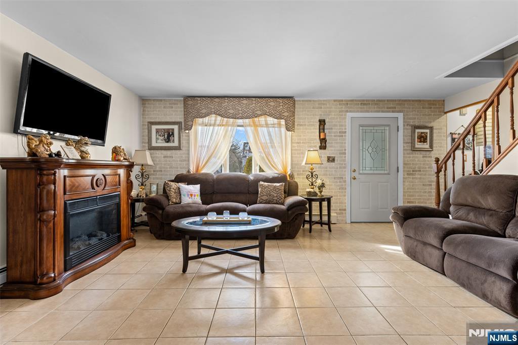 22 Cliff Hill Road Clifton, NJ 07013 - Photo 3 of 40