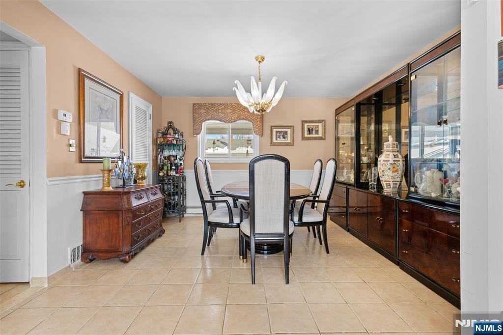 22 Cliff Hill Road Clifton, NJ 07013 - Photo 7 of 40