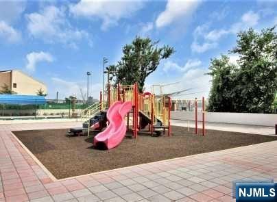 1203 River Road, Unit 17M Edgewater, NJ 07020 - Photo 15 of 19