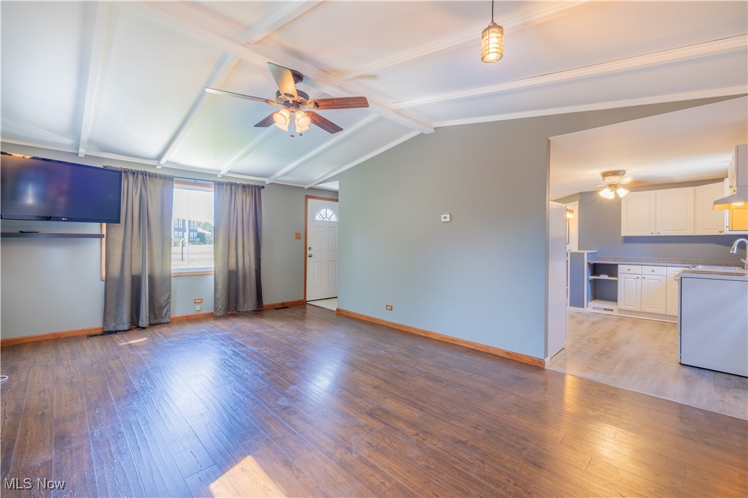 8505 Yoder Road Wadsworth, OH 44281 - Photo 4 of 39