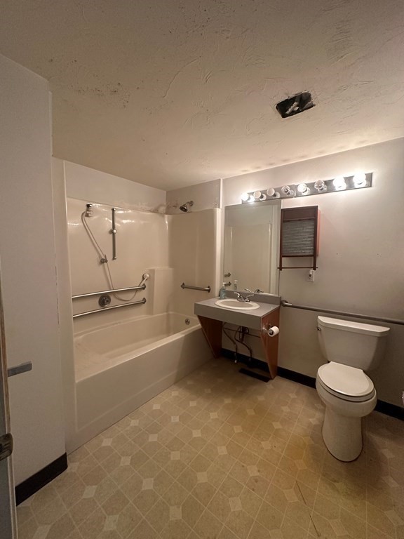 360 Littleton Road, Unit B3 Chelmsford, MA 01824 - Photo 9 of 13 Gallery Image 9