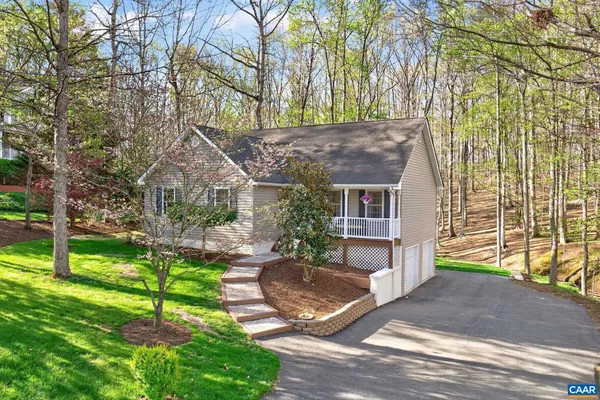 $379,900 | 40 Bridlewood Drive, Palmyra, VA 22963