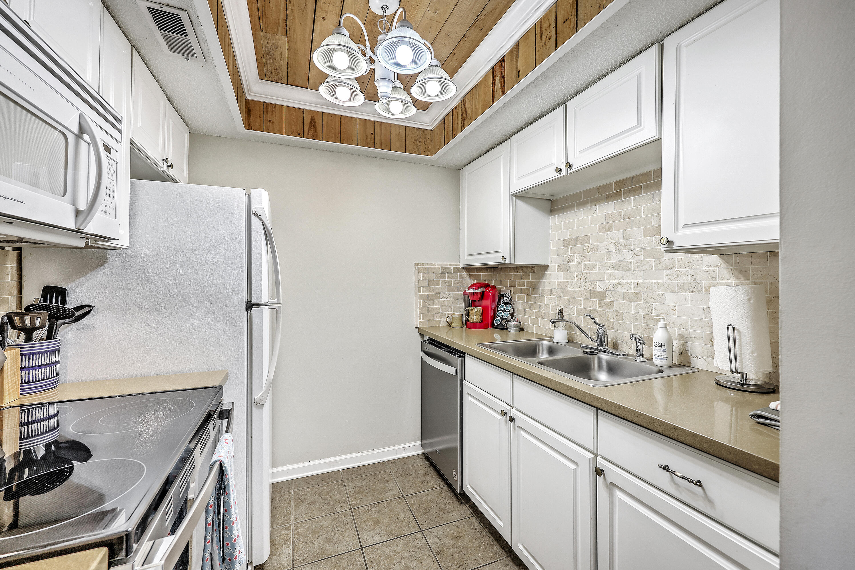 6240 Old Point Road, Unit C16 Hanahan, SC 29410 - Photo 11 of 27 Quartz Countertops!