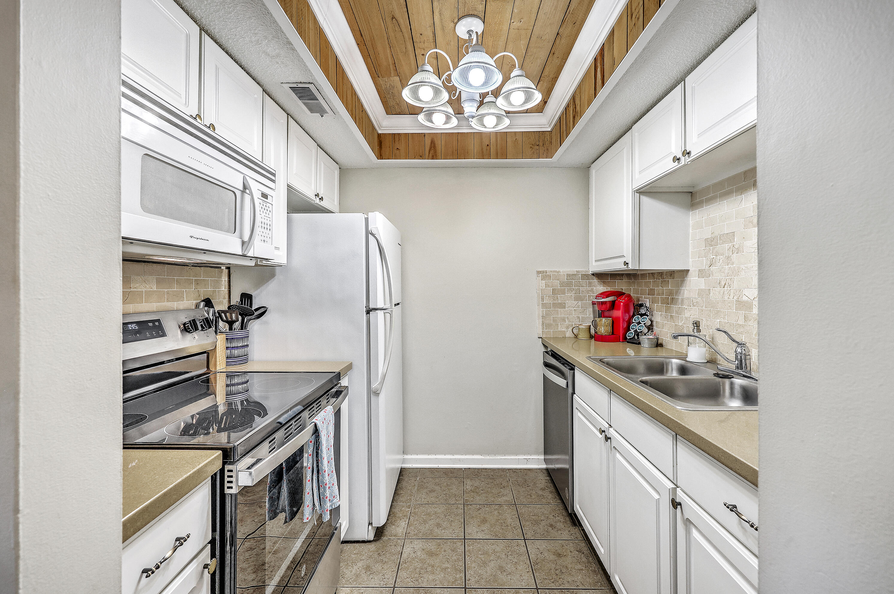 6240 Old Point Road, Unit C16 Hanahan, SC 29410 - Photo 9 of 27 Kitchen