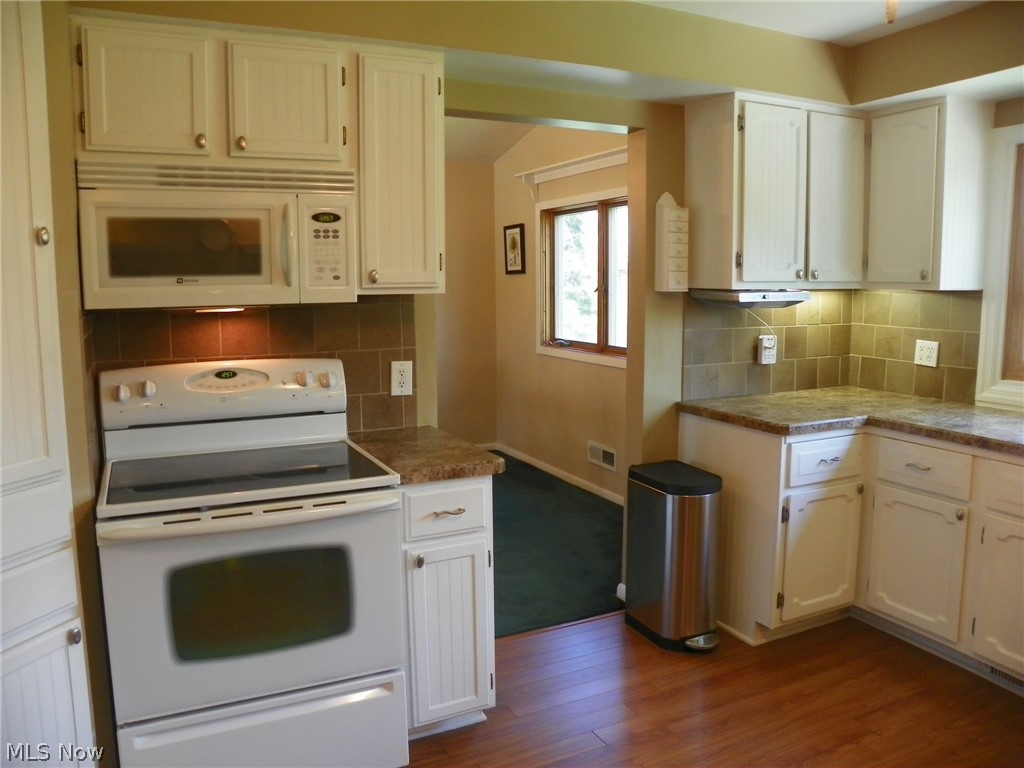 6447 Hamden Road Parma Heights, OH 44130 - Photo 11 of 37