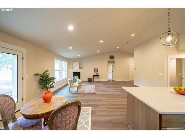$595,000 | 950 6th Street, Lyons, OR 97358