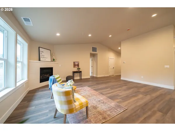 $595,000 | 950 6th Street, Lyons, OR 97358