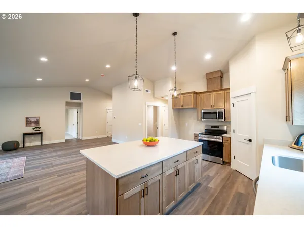 $595,000 | 950 6th Street, Lyons, OR 97358