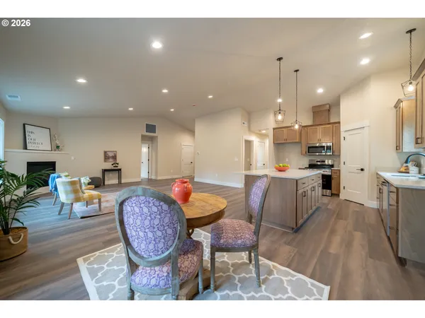 $595,000 | 950 6th Street, Lyons, OR 97358
