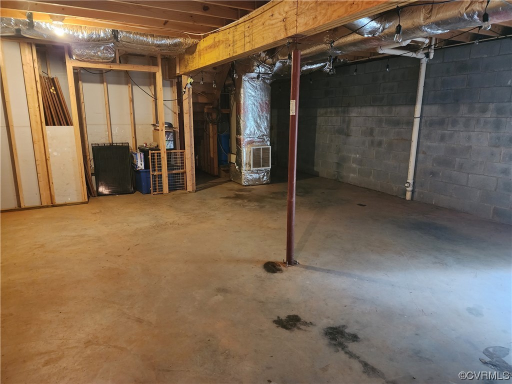 5920 Community House Road Columbia, VA 23038 - Photo 11 of 19 a view of an empty room
