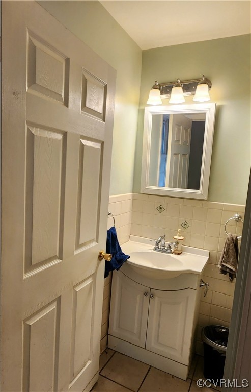 5920 Community House Road Columbia, VA 23038 - Photo 7 of 19 a bathroom with a sink and a mirror