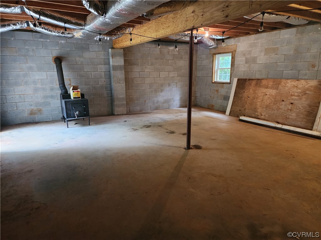 5920 Community House Road Columbia, VA 23038 - Photo 10 of 19 a view of a garage