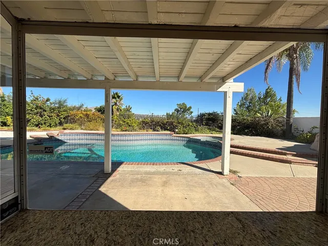 a view of a bird bath