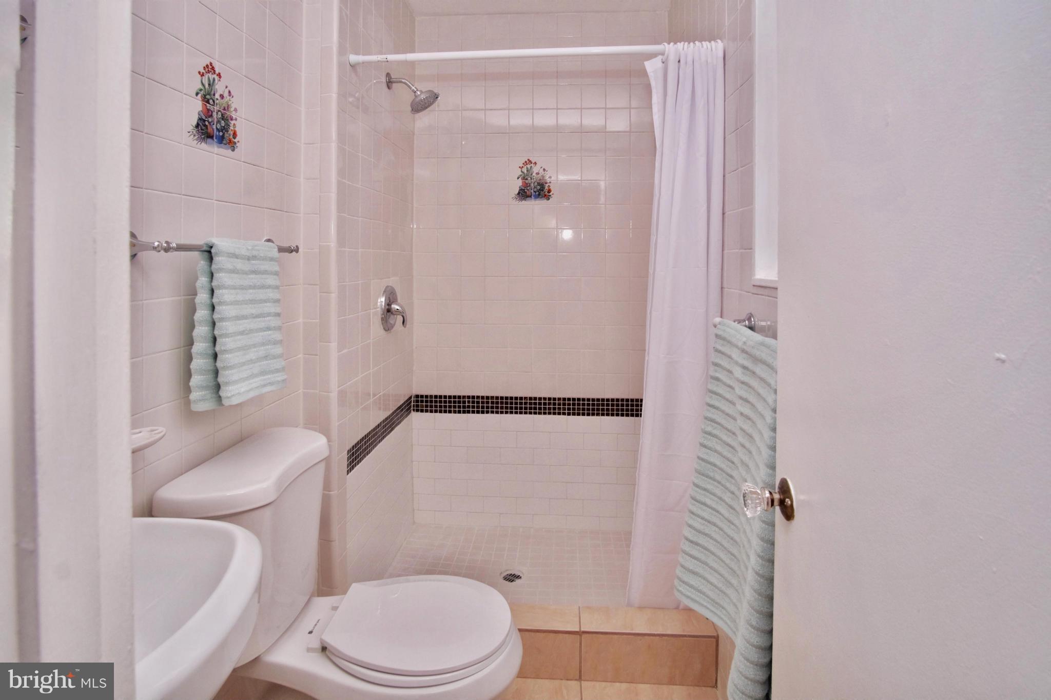 905 South Belgrade Road Silver Spring, MD 20902 - Photo 16 of 27 Bath (Master)1