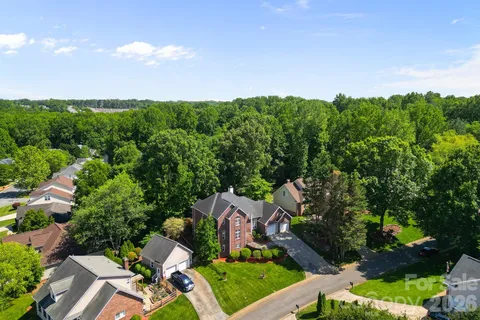 $500,000 | 9111 Brocklehurst Lane, Charlotte, NC 28215