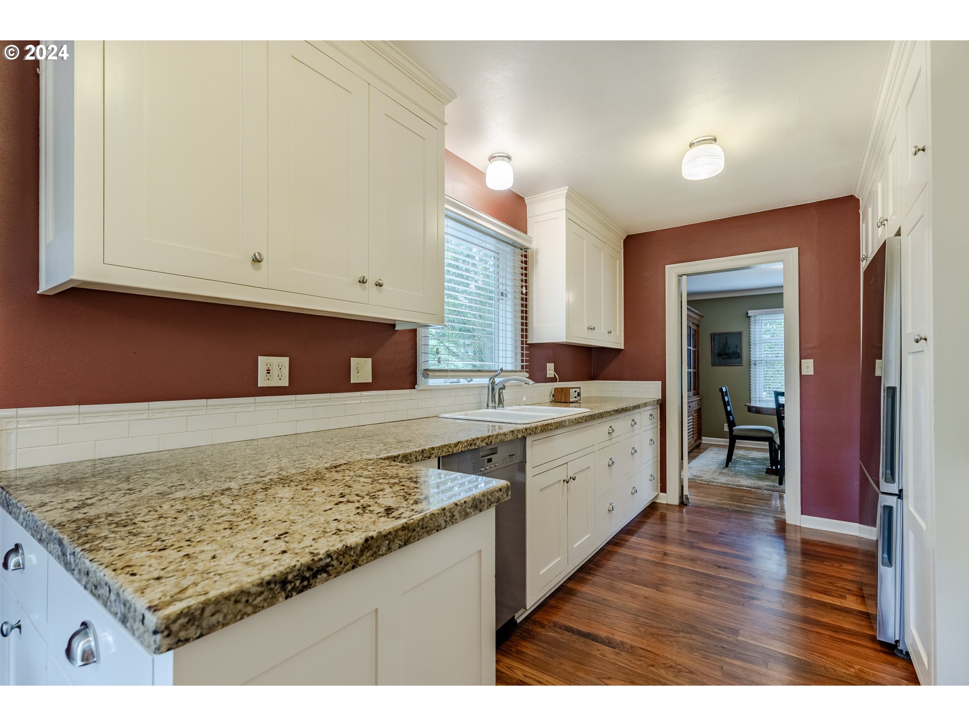 1610 Washington Street Eugene, OR 97401 - Photo 20 of 48 a kitchen with stainless steel appliances granite countertop a sink stove and cabinets