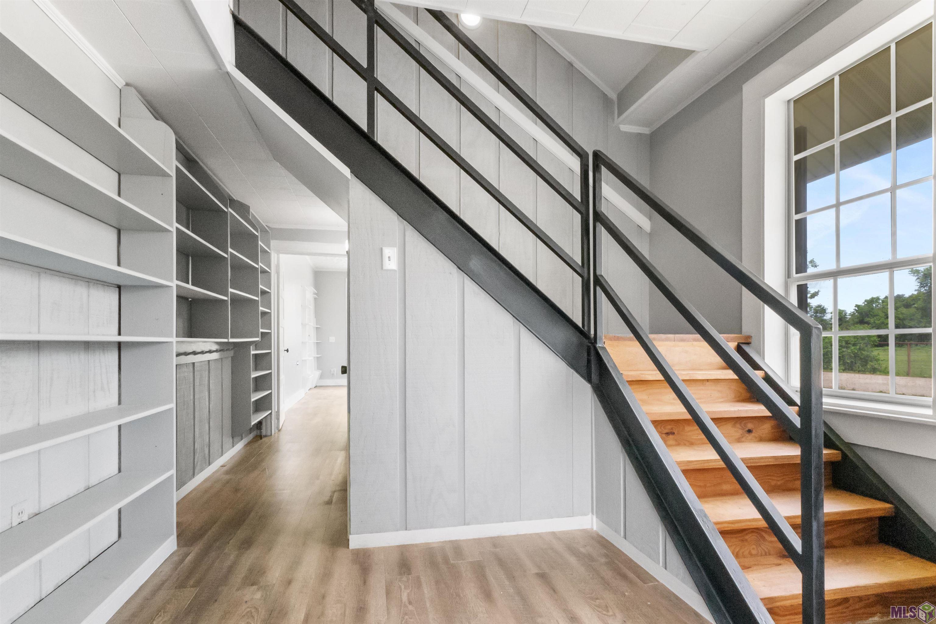 157 Old Mill Road Houma, LA 70364 - Photo 11 of 20 Hallway/Stairs